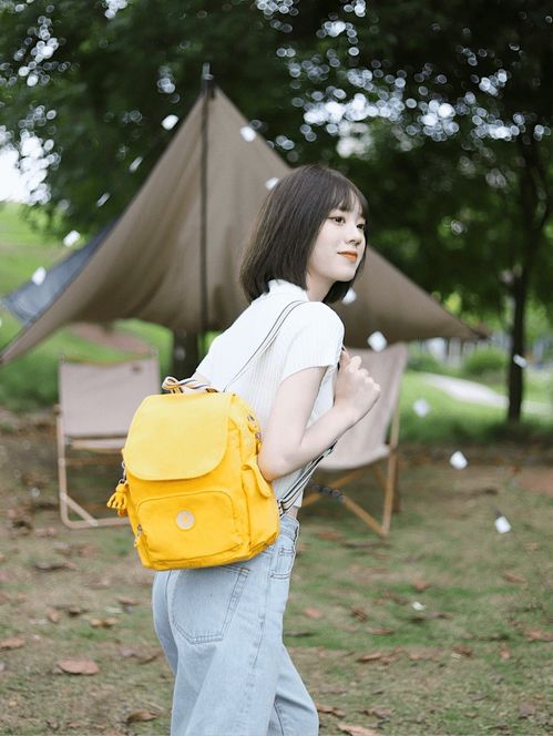 时髦High报 | 黄明昊同款T恤与卡地亚包袋 潮流风向标，钱包警报拉响